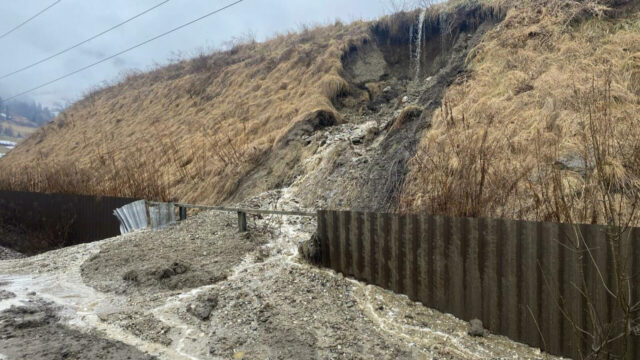 Maltempo in Italia, due frane colpiscono la città italiana, la situazione è seria