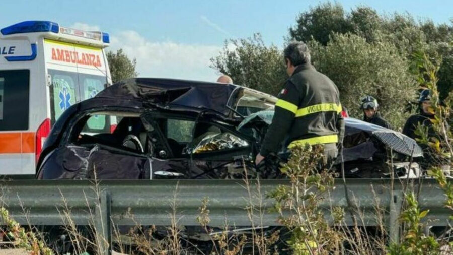 Drammatico incidente stradale, il bilancio dello schianto è straziante: era giovanissima