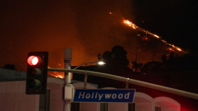 Immenso incendio a Los Angeles, evacuata Hollywood: ville in fiamme e vip in fuga, ci sono vittime