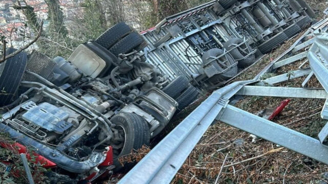 Gravissimo incidente, sfonda il guard rail e si ribalta, purtroppo non c’è stato nulla da fare: dove e cosa è successo