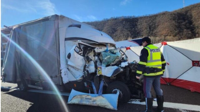 Tragico incidente in autostrada, una donna perde la vita tra le lamiere: dove e cosa è successo 