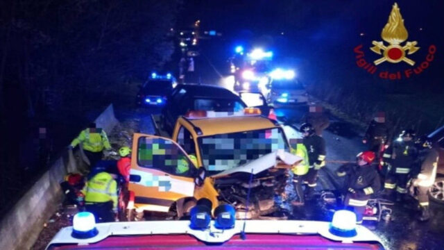 Scende dal carro attrezzi per aiutare un’auto in panne poi il dramma: non c’è stato nulla da fare