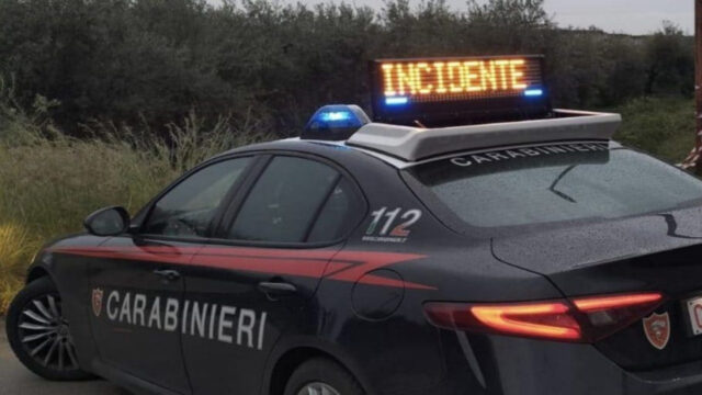 Tragico incidente nella notte tra tre auto, 19enne muore sul colpo: dove e cosa è successo