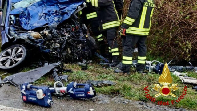 Gravissimo incidente tra camion e auto, il bilancio è tragico: dove e cosa è successo 