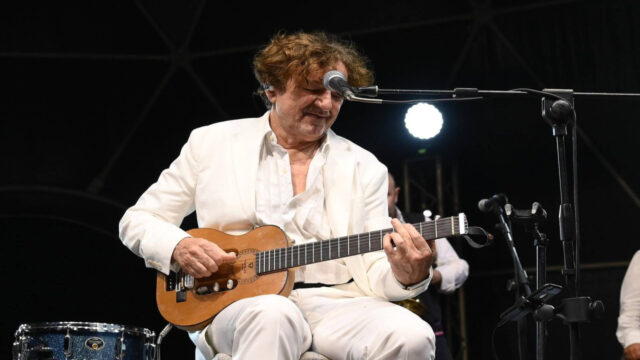 Sanremo 2025, chi è Goran Bregovic e la Wedding & Funeral Band in duetto con Olly sul palco