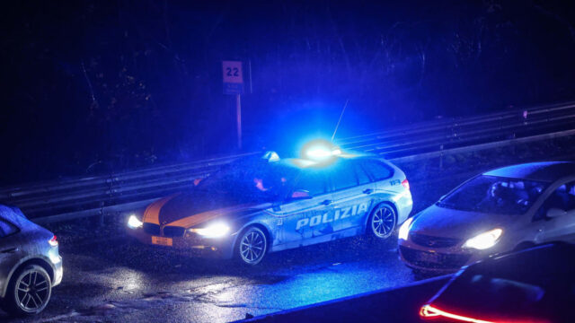 Drammatico incidente in autostrada, camion si ribalta,  autostrada chiusa e traffico in tilt: dove e cosa è successo 