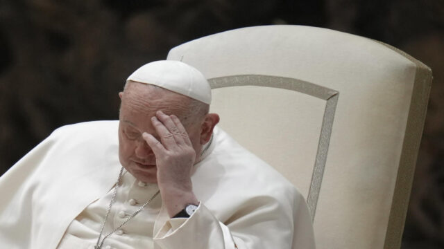 Ore d’ansia per il Papa, è in condizioni critiche