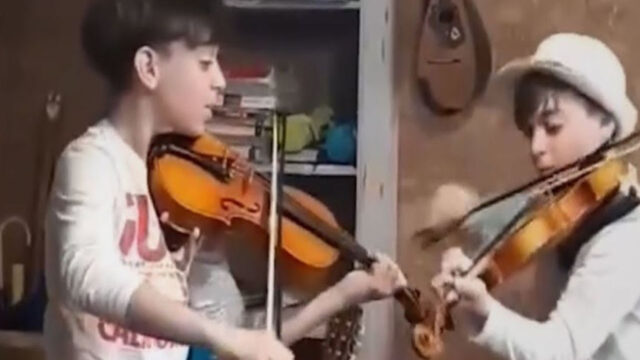 Chi sono i Twin Violins, i gemelli Mirko e Valerio sul palco dell’Ariston con Marcella Bella