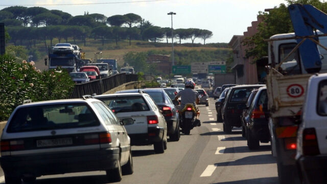 Gravissimo incidente in autostrada, disagi alla circolazione e traffico in tilt, per un uomo non c’è stato nulla da fare