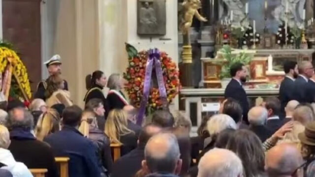 “C’era anche lui, in prima fila” Il famoso presente ai funerali di Eleonora Giorgi: si è reso protagonista di un gesto inaspettato